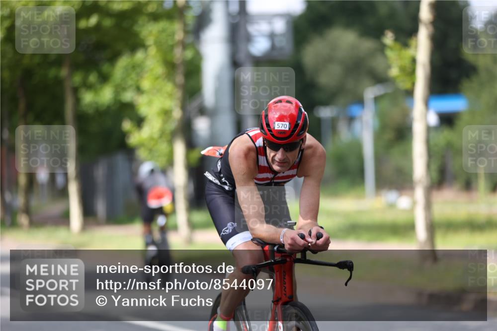 10.08.2025 - GEWOBA Citytriathlon Bremen Yannick Fuchs http://msf.ph/oto/8544097 10.08.2025 12:53:19 Radfahren 570, 734, 759, 872, 902, 966 meine-sportfotos.de