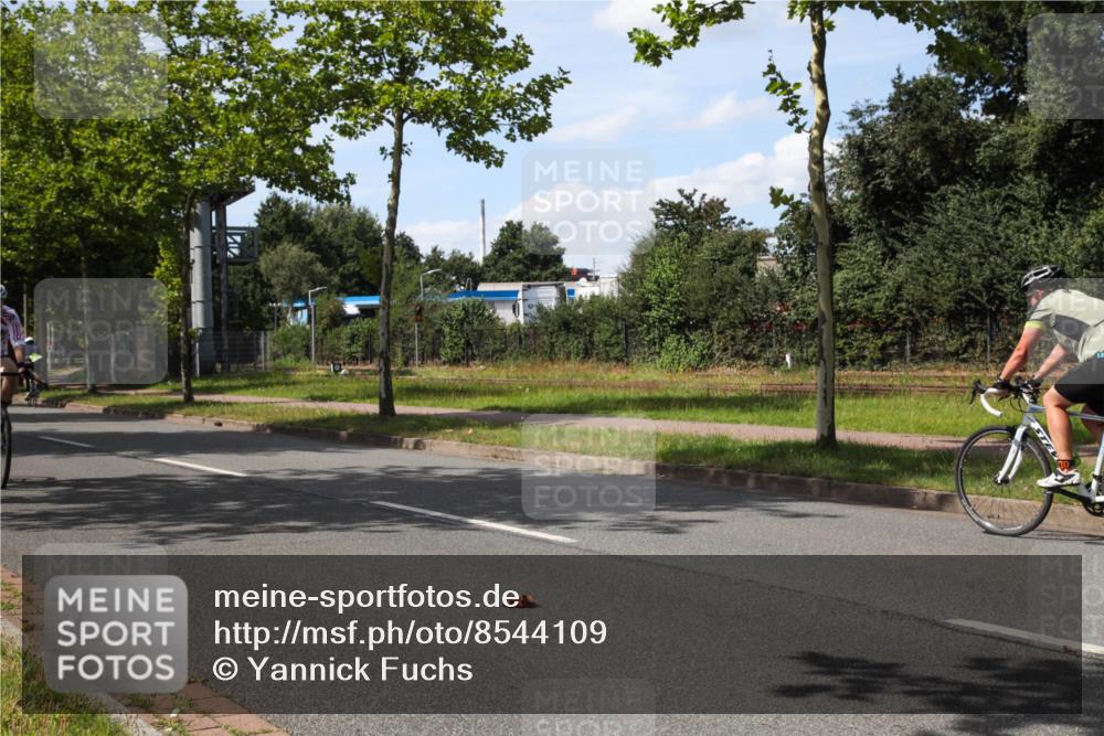 10.08.2025 - GEWOBA Citytriathlon Bremen Yannick Fuchs http://msf.ph/oto/8544109 10.08.2025 14:42:40 Radfahren 110, 303, 474, 479, 488 meine-sportfotos.de