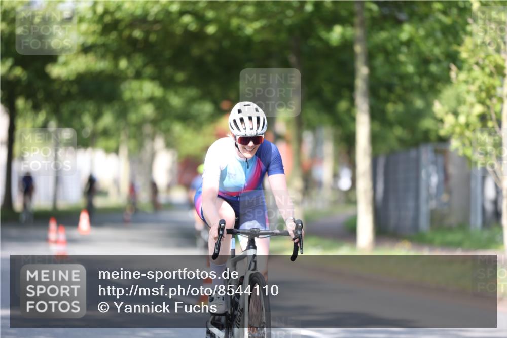 10.08.2025 - GEWOBA Citytriathlon Bremen Yannick Fuchs http://msf.ph/oto/8544110 10.08.2025 10:56:01 Radfahren 69, 93, 99, 119, 207, 466, 485, 497 meine-sportfotos.de