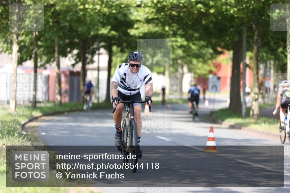 10.08.2025 - GEWOBA Citytriathlon Bremen Yannick Fuchs http://msf.ph/oto/8544118 10.08.2025 10:56:02 Radfahren 69, 93, 99, 119, 207, 464, 466, 485, 497 meine-sportfotos.de