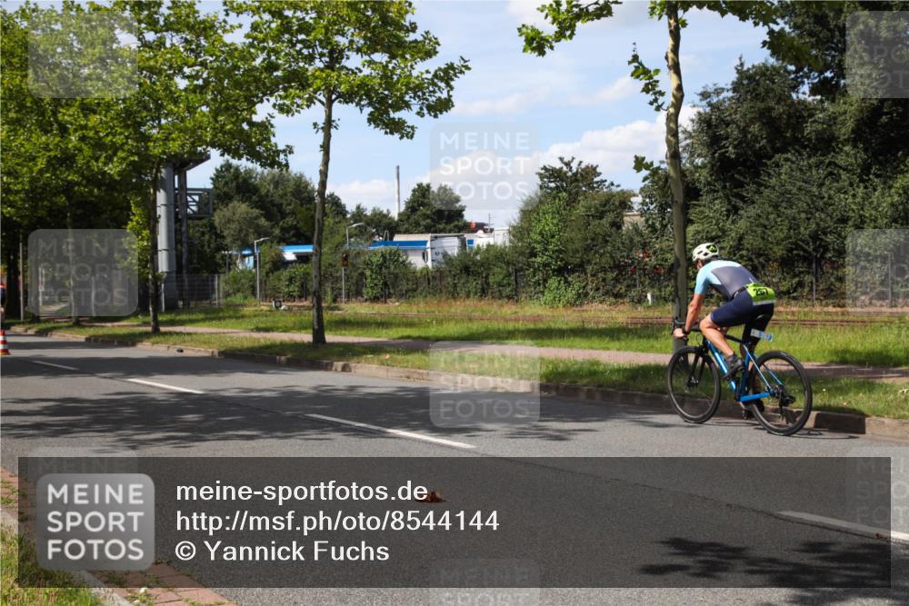 10.08.2025 - GEWOBA Citytriathlon Bremen Yannick Fuchs http://msf.ph/oto/8544144 10.08.2025 14:43:13 Radfahren 157, 180, 205, 234, 251, 311, 436, 446, 462 meine-sportfotos.de