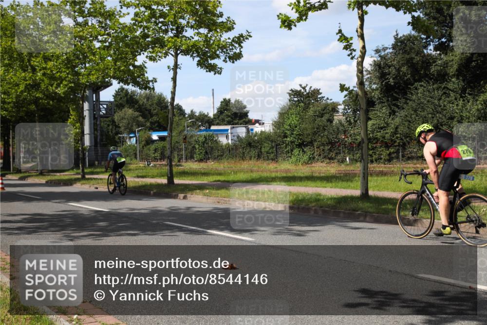 10.08.2025 - GEWOBA Citytriathlon Bremen Yannick Fuchs http://msf.ph/oto/8544146 10.08.2025 14:43:14 Radfahren 157, 180, 205, 234, 251, 311, 436, 446, 462 meine-sportfotos.de