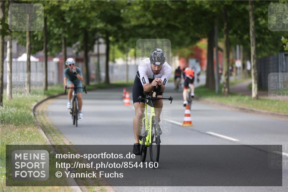 10.08.2025 - GEWOBA Citytriathlon Bremen Yannick Fuchs http://msf.ph/oto/8544160 10.08.2025 12:53:31 Radfahren 570, 631, 759, 872, 902, 933, 966, 1035 meine-sportfotos.de