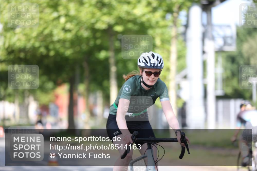 10.08.2025 - GEWOBA Citytriathlon Bremen Yannick Fuchs http://msf.ph/oto/8544163 10.08.2025 10:56:11 Radfahren 69, 99, 119, 401, 429, 464, 466, 485, 497 meine-sportfotos.de