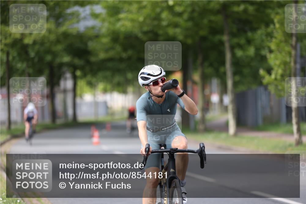 10.08.2025 - GEWOBA Citytriathlon Bremen Yannick Fuchs http://msf.ph/oto/8544181 10.08.2025 12:53:33 Radfahren 631, 759, 872, 902, 933, 966, 1035 meine-sportfotos.de