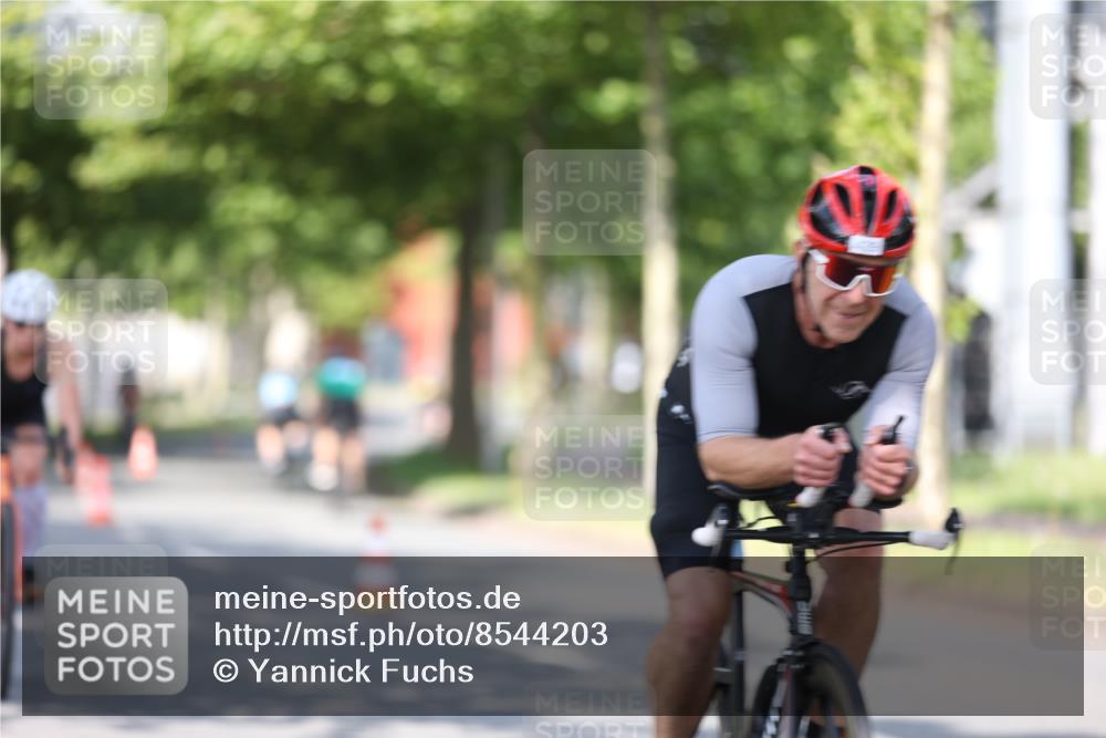 10.08.2025 - GEWOBA Citytriathlon Bremen Yannick Fuchs http://msf.ph/oto/8544203 10.08.2025 10:56:16 Radfahren 69, 99, 115, 119, 401, 429, 464, 466, 497 meine-sportfotos.de