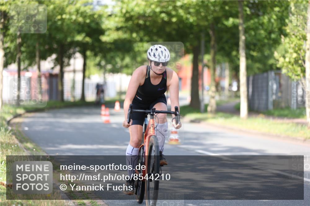10.08.2025 - GEWOBA Citytriathlon Bremen Yannick Fuchs http://msf.ph/oto/8544210 10.08.2025 10:56:17 Radfahren 69, 99, 115, 119, 401, 429, 464, 466, 497 meine-sportfotos.de