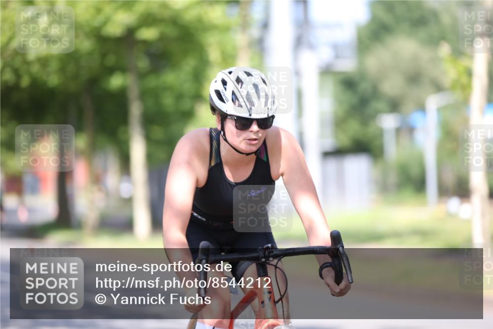 10.08.2025 - GEWOBA Citytriathlon Bremen Yannick Fuchs http://msf.ph/oto/8544212 10.08.2025 10:56:18 Radfahren 31, 69, 99, 115, 401, 429, 464, 466, 497 meine-sportfotos.de