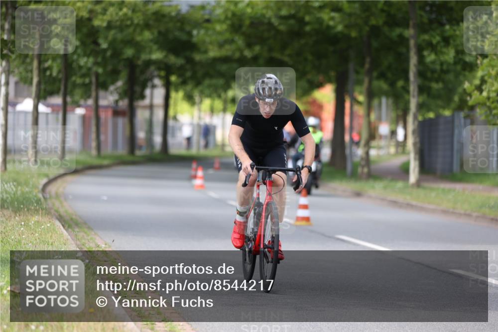 10.08.2025 - GEWOBA Citytriathlon Bremen Yannick Fuchs http://msf.ph/oto/8544217 10.08.2025 12:53:45 Radfahren 631, 739, 933, 1035 meine-sportfotos.de