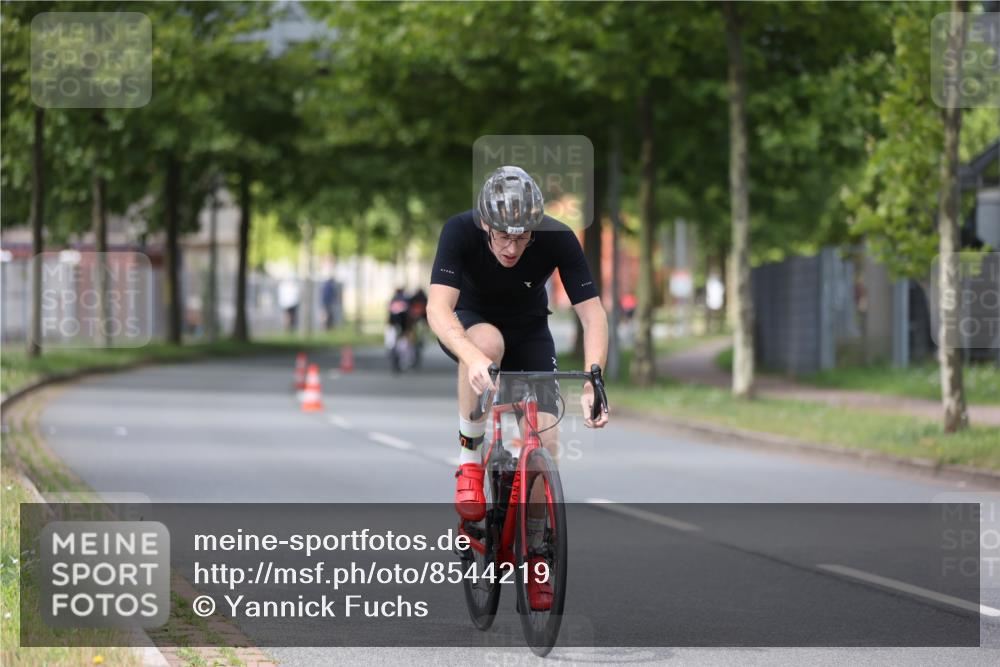 10.08.2025 - GEWOBA Citytriathlon Bremen Yannick Fuchs http://msf.ph/oto/8544219 10.08.2025 12:53:45 Radfahren 631, 739, 933, 1035 meine-sportfotos.de