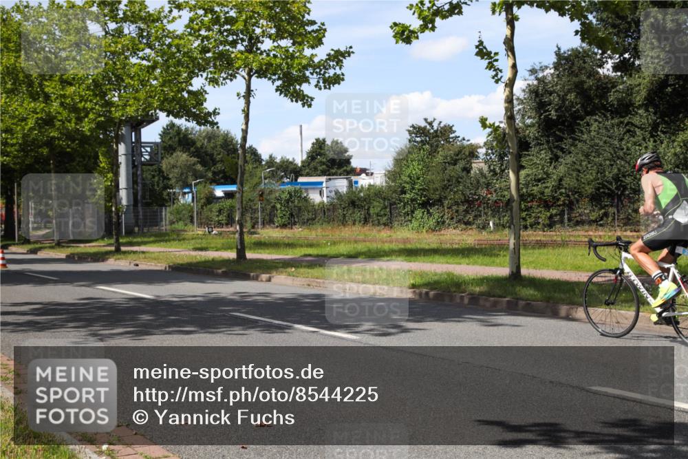 10.08.2025 - GEWOBA Citytriathlon Bremen Yannick Fuchs http://msf.ph/oto/8544225 10.08.2025 14:48:02 Radfahren 22, 331, 350, 418, 447 meine-sportfotos.de