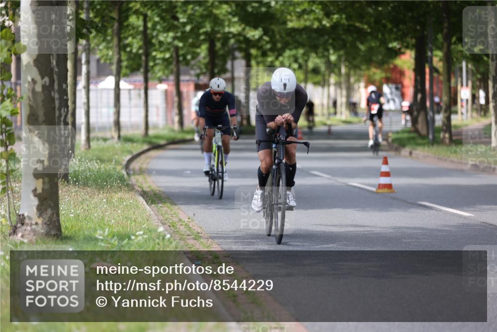 10.08.2025 - GEWOBA Citytriathlon Bremen Yannick Fuchs http://msf.ph/oto/8544229 10.08.2025 12:54:02 Radfahren 742, 750, 797, 1006, 1032, 1039 meine-sportfotos.de