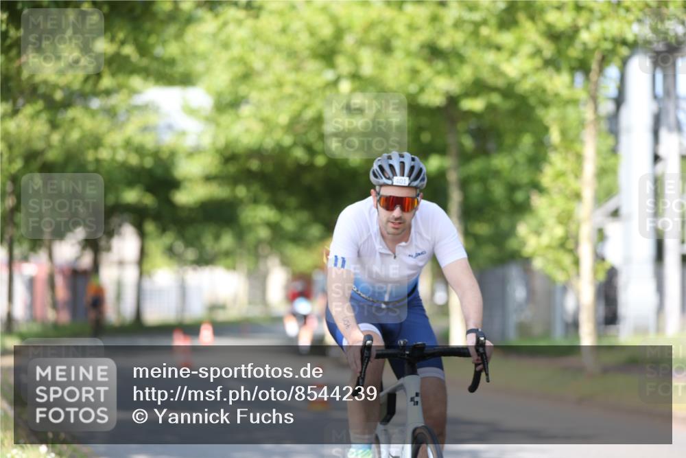 10.08.2025 - GEWOBA Citytriathlon Bremen Yannick Fuchs http://msf.ph/oto/8544239 10.08.2025 10:56:27 Radfahren 31, 115, 401, 429, 464 meine-sportfotos.de