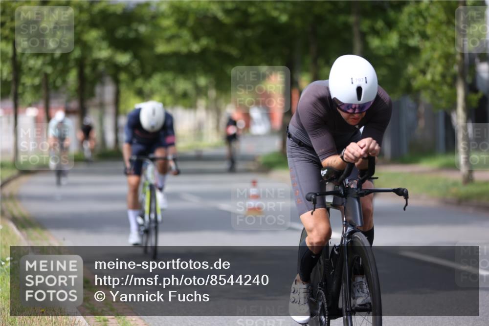 10.08.2025 - GEWOBA Citytriathlon Bremen Yannick Fuchs http://msf.ph/oto/8544240 10.08.2025 12:54:02 Radfahren 742, 750, 797, 1006, 1032, 1039 meine-sportfotos.de