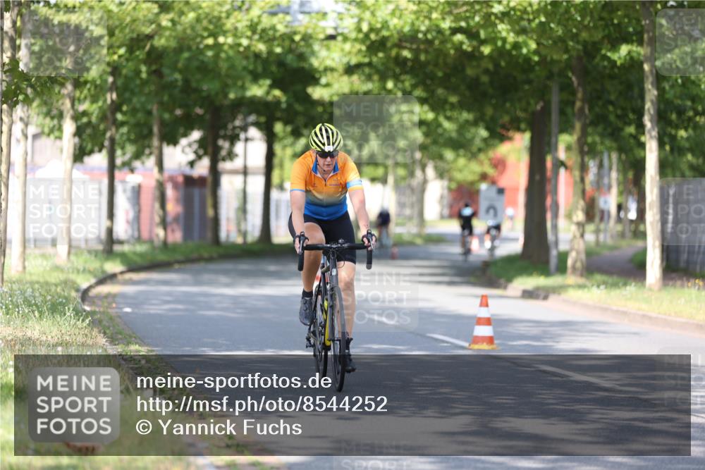 10.08.2025 - GEWOBA Citytriathlon Bremen Yannick Fuchs http://msf.ph/oto/8544252 10.08.2025 10:56:32 Radfahren 31, 67, 115, 203, 401, 447, 455 meine-sportfotos.de