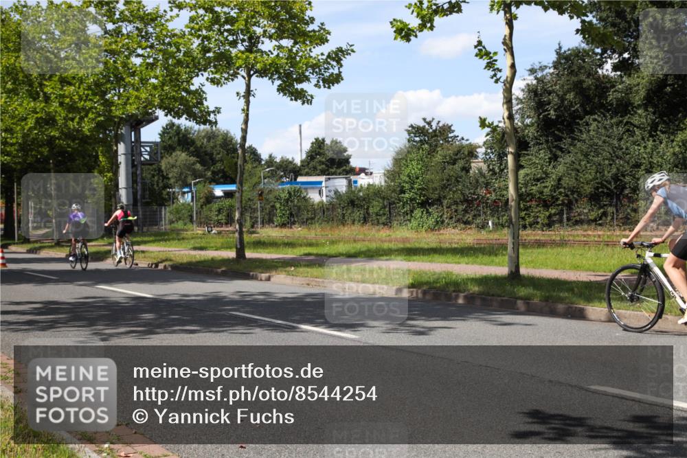 10.08.2025 - GEWOBA Citytriathlon Bremen Yannick Fuchs http://msf.ph/oto/8544254 10.08.2025 14:48:23 Radfahren 189, 196, 457 meine-sportfotos.de