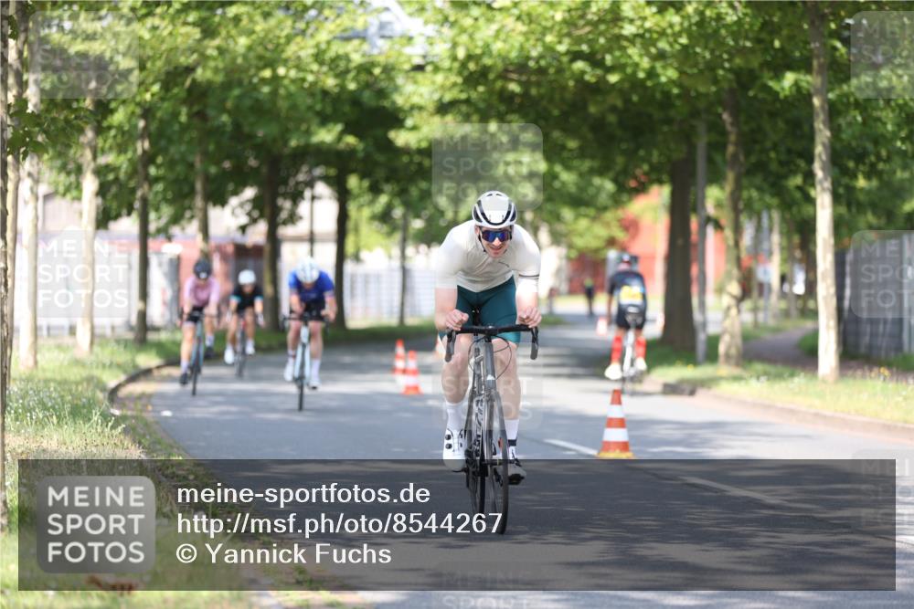 10.08.2025 - GEWOBA Citytriathlon Bremen Yannick Fuchs http://msf.ph/oto/8544267 10.08.2025 10:56:38 Radfahren 31, 67, 203, 447, 455 meine-sportfotos.de