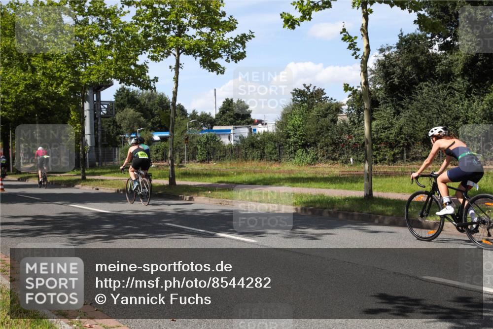 10.08.2025 - GEWOBA Citytriathlon Bremen Yannick Fuchs http://msf.ph/oto/8544282 10.08.2025 14:48:43 Radfahren 179, 181, 276, 365, 389, 426, 487 meine-sportfotos.de