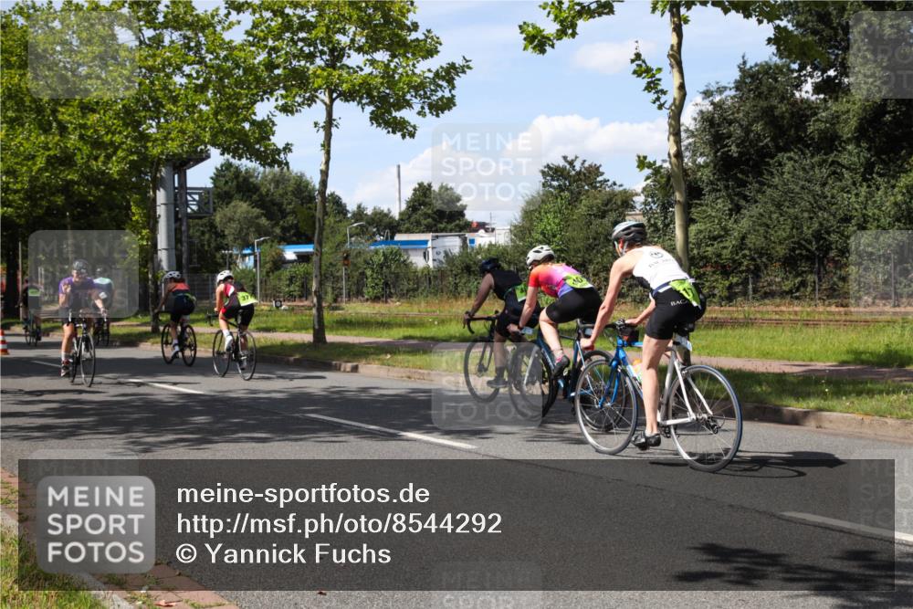 10.08.2025 - GEWOBA Citytriathlon Bremen Yannick Fuchs http://msf.ph/oto/8544292 10.08.2025 14:48:44 Radfahren 179, 181, 276, 365, 389, 426, 487 meine-sportfotos.de