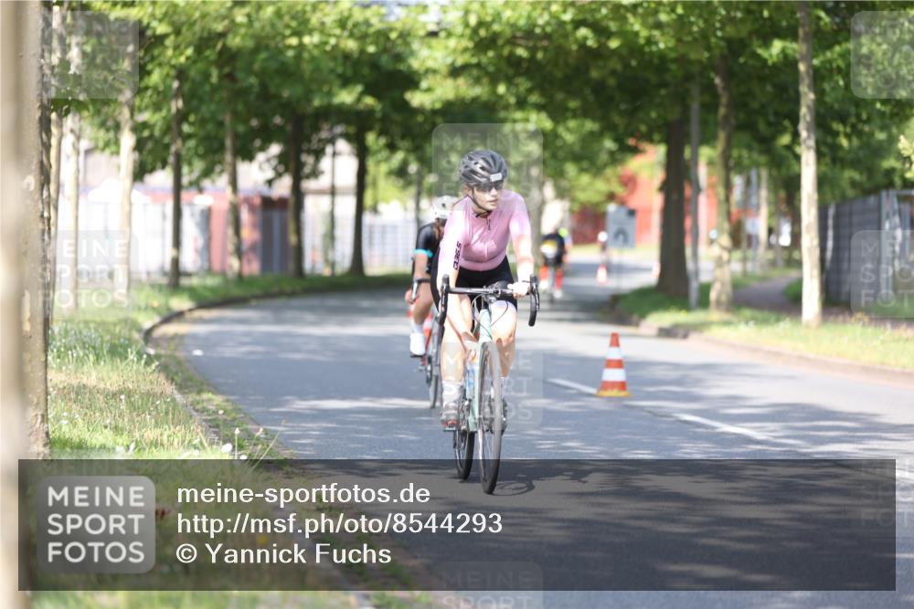 10.08.2025 - GEWOBA Citytriathlon Bremen Yannick Fuchs http://msf.ph/oto/8544293 10.08.2025 10:56:41 Radfahren 31, 67, 145, 203, 447, 455, 501 meine-sportfotos.de