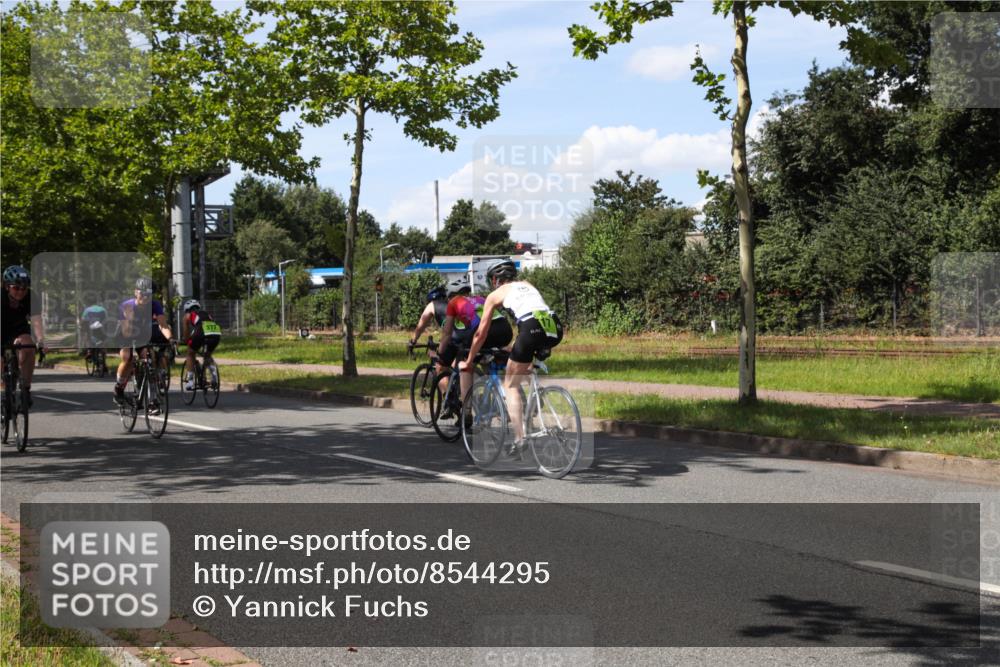 10.08.2025 - GEWOBA Citytriathlon Bremen Yannick Fuchs http://msf.ph/oto/8544295 10.08.2025 14:48:45 Radfahren 179, 181, 276, 365, 389, 426, 487 meine-sportfotos.de
