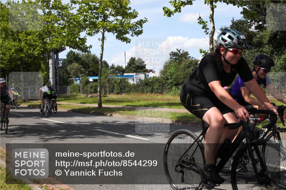 10.08.2025 - GEWOBA Citytriathlon Bremen Yannick Fuchs http://msf.ph/oto/8544299 10.08.2025 14:48:46 Radfahren 179, 181, 276, 365, 389, 426, 487 meine-sportfotos.de
