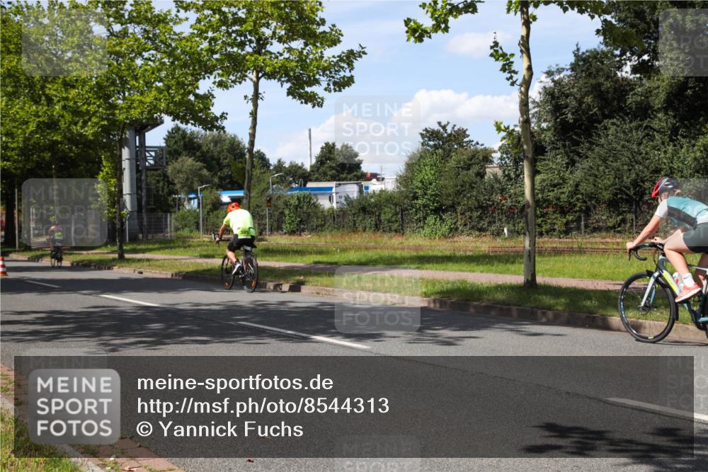 10.08.2025 - GEWOBA Citytriathlon Bremen Yannick Fuchs http://msf.ph/oto/8544313 10.08.2025 14:48:49 Radfahren 179, 181, 276, 365, 389, 426, 487 meine-sportfotos.de