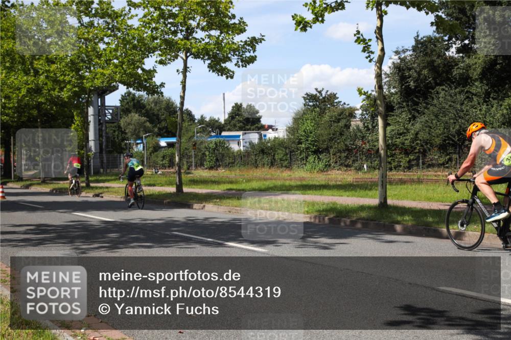 10.08.2025 - GEWOBA Citytriathlon Bremen Yannick Fuchs http://msf.ph/oto/8544319 10.08.2025 14:48:56 Radfahren 179, 181, 276, 318, 351, 365, 389, 403, 426, 487 meine-sportfotos.de