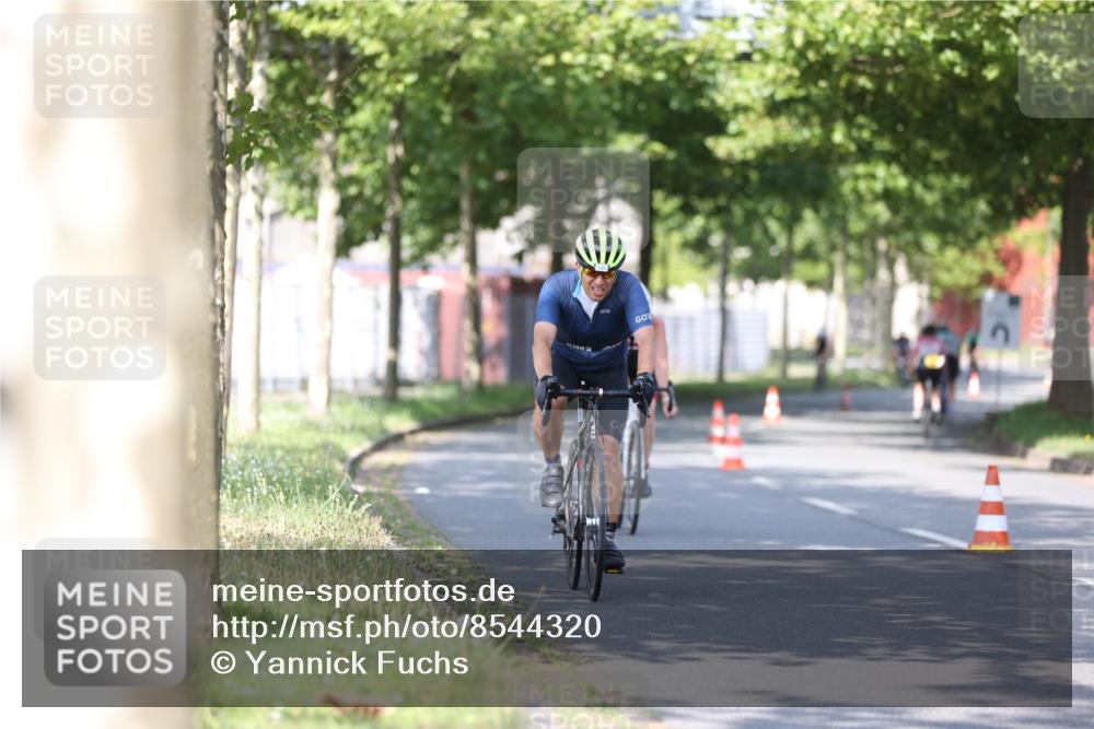 10.08.2025 - GEWOBA Citytriathlon Bremen Yannick Fuchs http://msf.ph/oto/8544320 10.08.2025 10:56:54 Radfahren 5, 67, 101, 145, 203, 447, 454, 501 meine-sportfotos.de