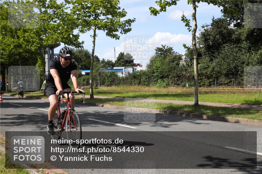 10.08.2025 - GEWOBA Citytriathlon Bremen Yannick Fuchs http://msf.ph/oto/8544330 10.08.2025 14:49:04 Radfahren 181, 318, 351, 373, 403 meine-sportfotos.de
