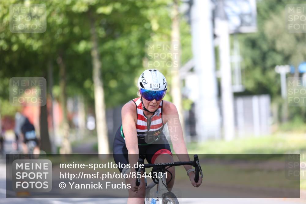 10.08.2025 - GEWOBA Citytriathlon Bremen Yannick Fuchs http://msf.ph/oto/8544331 10.08.2025 10:56:56 Radfahren 5, 101, 145, 454, 501 meine-sportfotos.de