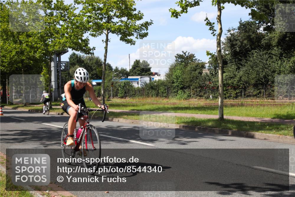 10.08.2025 - GEWOBA Citytriathlon Bremen Yannick Fuchs http://msf.ph/oto/8544340 10.08.2025 14:49:10 Radfahren 318, 351, 373, 401, 403 meine-sportfotos.de