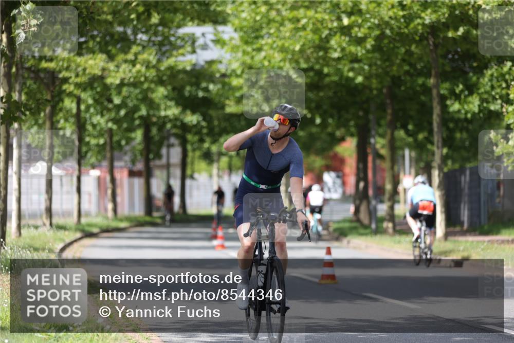 10.08.2025 - GEWOBA Citytriathlon Bremen Yannick Fuchs http://msf.ph/oto/8544346 10.08.2025 12:54:21 Radfahren 580, 582, 618, 707, 740, 742, 750, 789, 826, 1006, 1039 meine-sportfotos.de