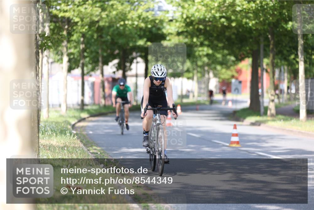 10.08.2025 - GEWOBA Citytriathlon Bremen Yannick Fuchs http://msf.ph/oto/8544349 10.08.2025 10:57:05 Radfahren 5, 77, 101, 145, 233, 454, 501 meine-sportfotos.de