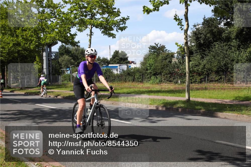 10.08.2025 - GEWOBA Citytriathlon Bremen Yannick Fuchs http://msf.ph/oto/8544350 10.08.2025 14:49:17 Radfahren 351, 373, 401, 403 meine-sportfotos.de
