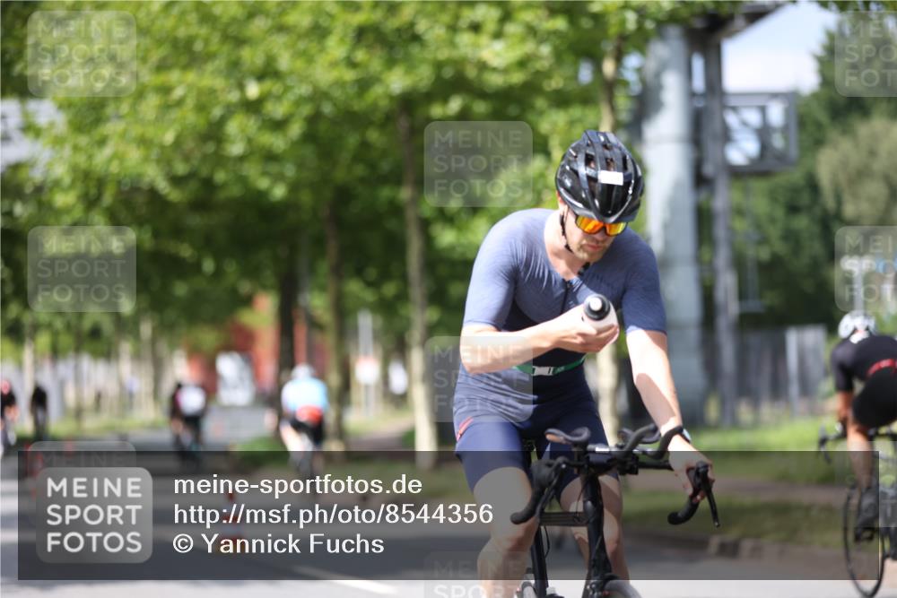 10.08.2025 - GEWOBA Citytriathlon Bremen Yannick Fuchs http://msf.ph/oto/8544356 10.08.2025 12:54:22 Radfahren 580, 582, 618, 707, 740, 750, 789, 826, 1006 meine-sportfotos.de