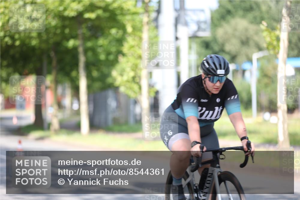 10.08.2025 - GEWOBA Citytriathlon Bremen Yannick Fuchs http://msf.ph/oto/8544361 10.08.2025 10:57:06 Radfahren 5, 77, 101, 233, 454, 501 meine-sportfotos.de