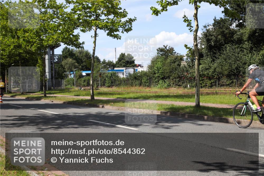 10.08.2025 - GEWOBA Citytriathlon Bremen Yannick Fuchs http://msf.ph/oto/8544362 10.08.2025 14:49:25 Radfahren 286, 328, 373, 401, 461, 491 meine-sportfotos.de
