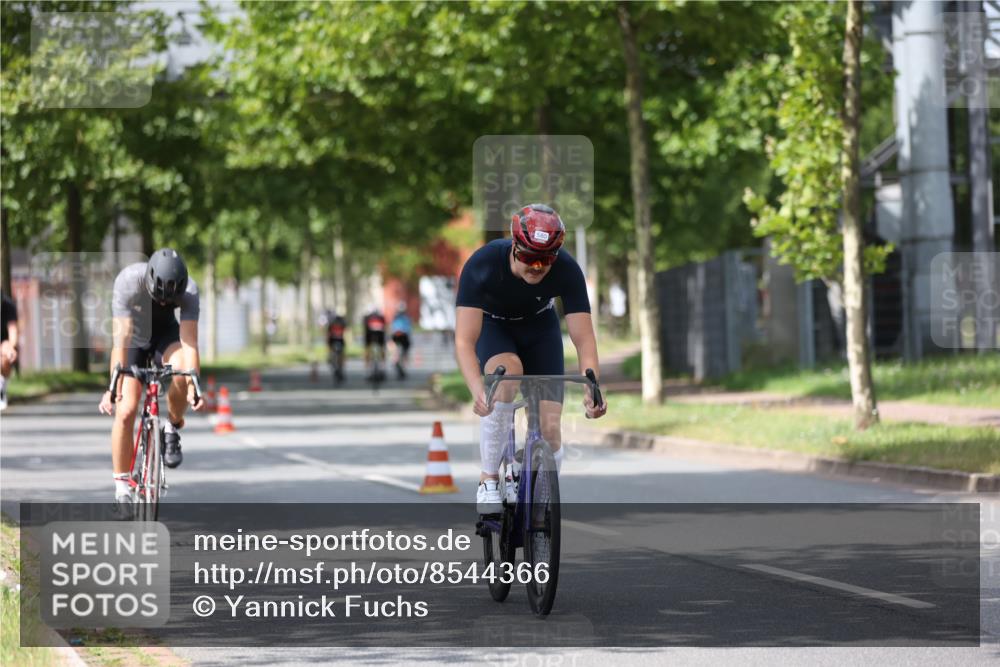 10.08.2025 - GEWOBA Citytriathlon Bremen Yannick Fuchs http://msf.ph/oto/8544366 10.08.2025 12:54:27 Radfahren 580, 582, 618, 707, 740, 783, 789, 826 meine-sportfotos.de