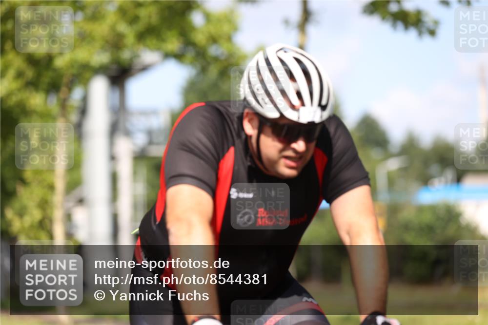 10.08.2025 - GEWOBA Citytriathlon Bremen Yannick Fuchs http://msf.ph/oto/8544381 10.08.2025 10:57:18 Radfahren 5, 77, 233, 435 meine-sportfotos.de
