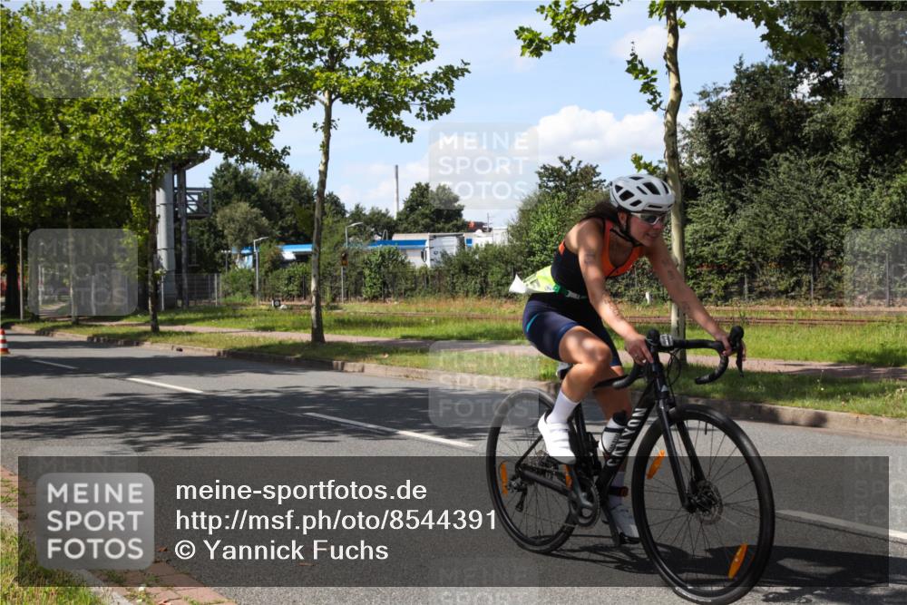 10.08.2025 - GEWOBA Citytriathlon Bremen Yannick Fuchs http://msf.ph/oto/8544391 10.08.2025 14:49:42 Radfahren 6, 169, 193, 286, 305, 328, 377, 402, 407, 429, 461, 466, 491, 517 meine-sportfotos.de