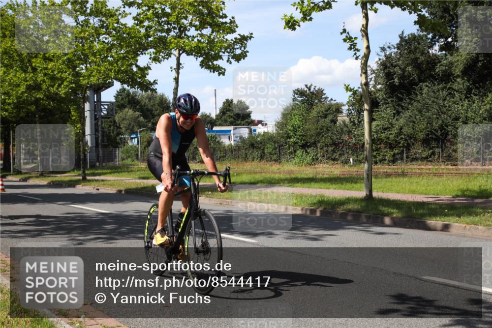 10.08.2025 - GEWOBA Citytriathlon Bremen Yannick Fuchs http://msf.ph/oto/8544417 10.08.2025 14:50:04 Radfahren 120, 193, 293, 322, 352, 356, 400, 410, 509 meine-sportfotos.de