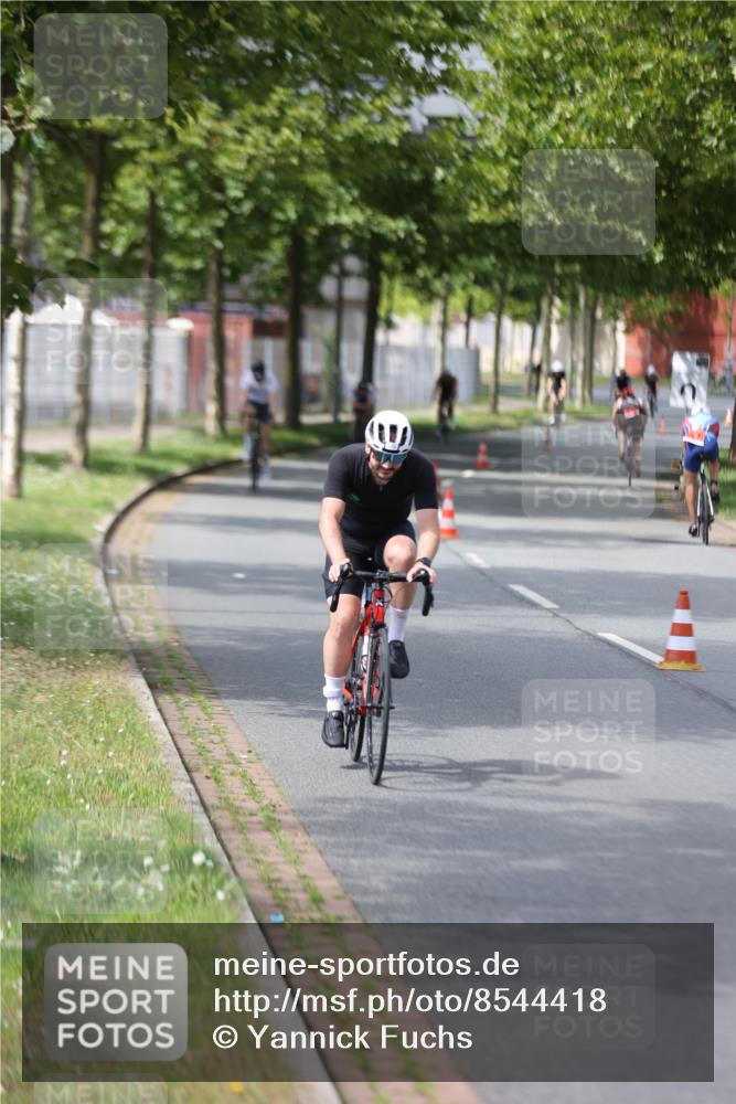 10.08.2025 - GEWOBA Citytriathlon Bremen Yannick Fuchs http://msf.ph/oto/8544418 10.08.2025 12:54:48 Radfahren 591, 632, 634, 728, 736, 781, 783, 790, 1029 meine-sportfotos.de