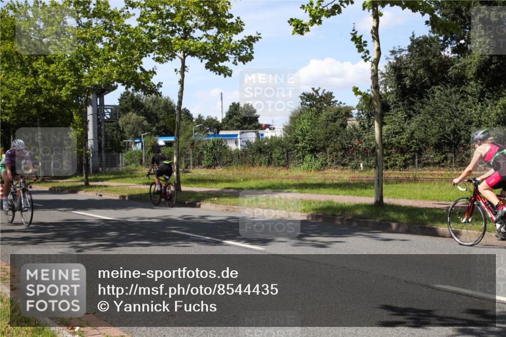 10.08.2025 - GEWOBA Citytriathlon Bremen Yannick Fuchs http://msf.ph/oto/8544435 10.08.2025 14:50:14 Radfahren 120, 293, 352, 356, 400, 410, 504 meine-sportfotos.de