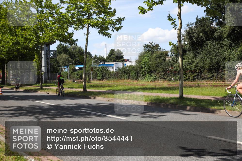 10.08.2025 - GEWOBA Citytriathlon Bremen Yannick Fuchs http://msf.ph/oto/8544441 10.08.2025 14:50:16 Radfahren 120, 231, 352, 356, 400, 410, 504 meine-sportfotos.de