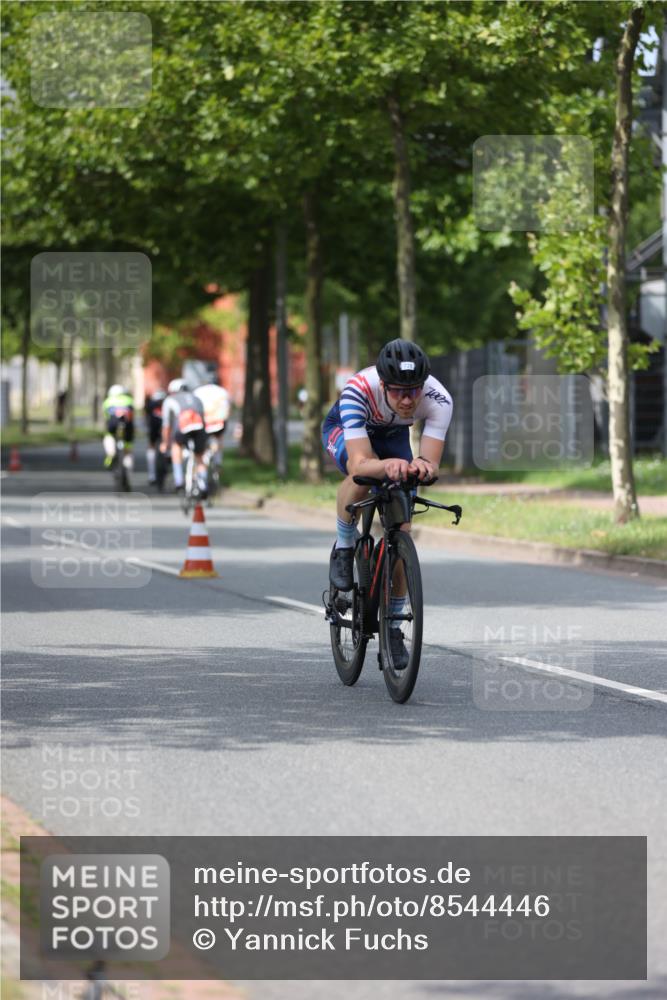 10.08.2025 - GEWOBA Citytriathlon Bremen Yannick Fuchs http://msf.ph/oto/8544446 10.08.2025 12:54:54 Radfahren 563, 591, 632, 728, 736, 761, 781, 1029 meine-sportfotos.de