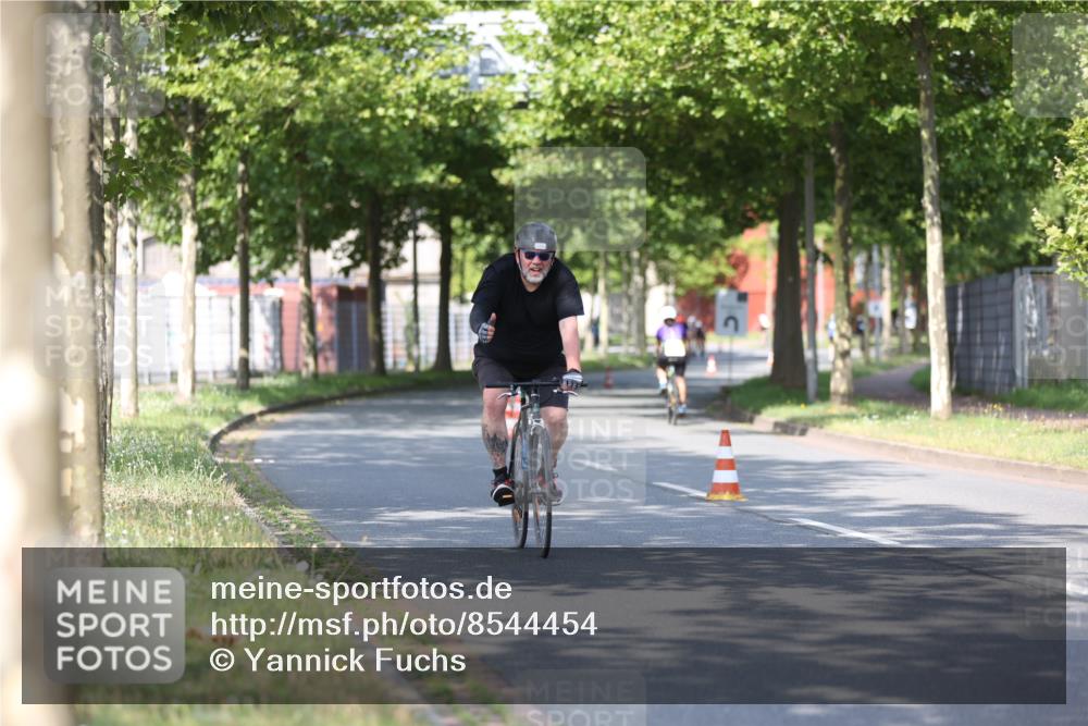 10.08.2025 - GEWOBA Citytriathlon Bremen Yannick Fuchs http://msf.ph/oto/8544454 10.08.2025 10:57:52 Radfahren 35, 143, 159, 215, 458 meine-sportfotos.de