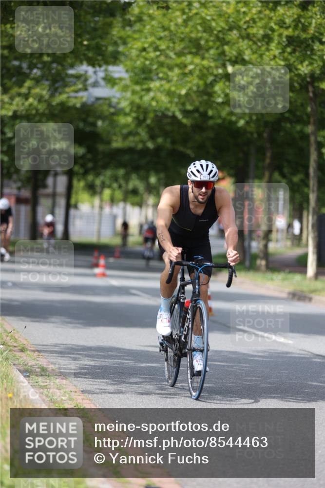 10.08.2025 - GEWOBA Citytriathlon Bremen Yannick Fuchs http://msf.ph/oto/8544463 10.08.2025 12:54:56 Radfahren 563, 591, 632, 728, 736, 761, 781, 1029 meine-sportfotos.de