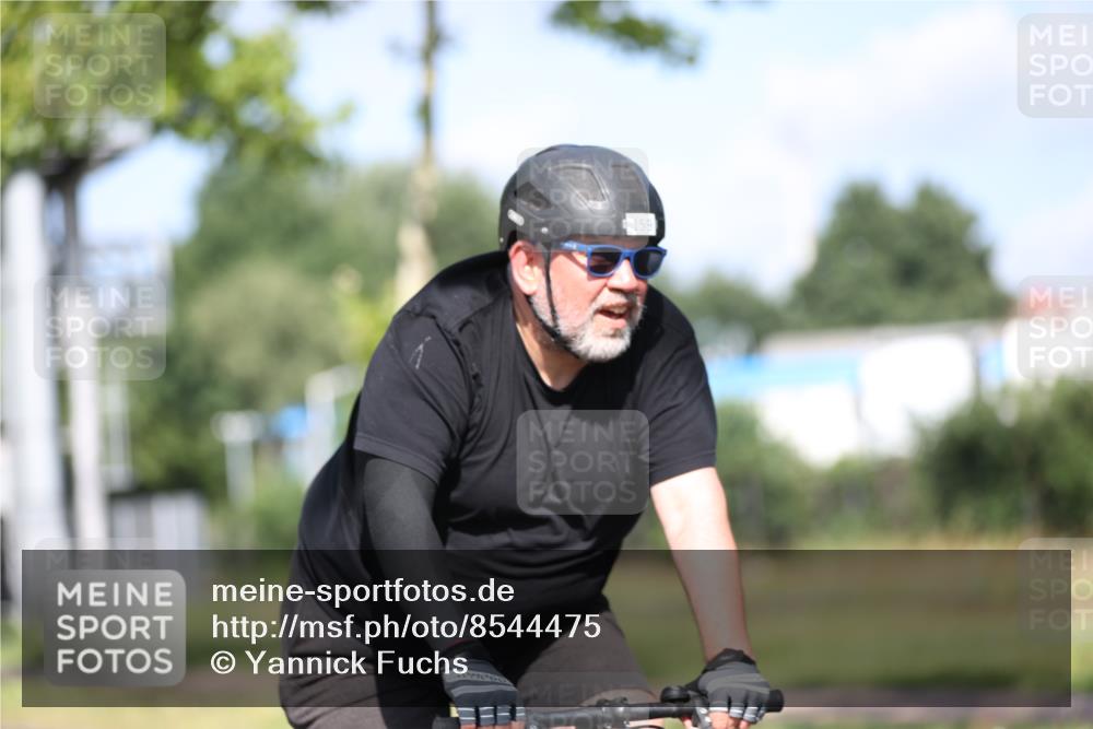 10.08.2025 - GEWOBA Citytriathlon Bremen Yannick Fuchs http://msf.ph/oto/8544475 10.08.2025 10:57:54 Radfahren 35, 125, 143, 159, 185, 458 meine-sportfotos.de