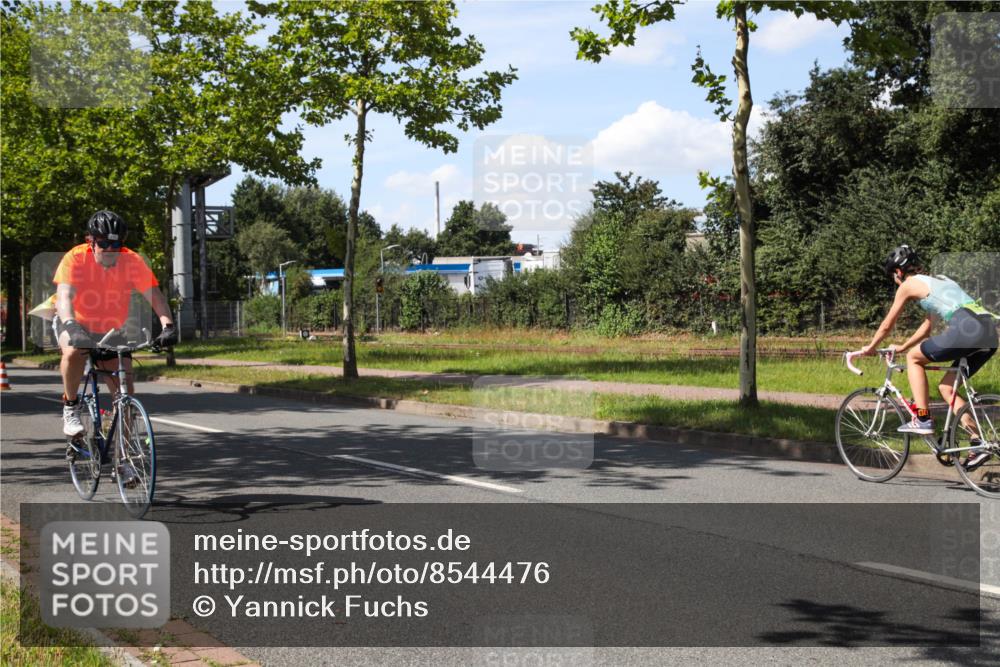 10.08.2025 - GEWOBA Citytriathlon Bremen Yannick Fuchs http://msf.ph/oto/8544476 10.08.2025 14:51:00 Radfahren 275, 379, 411, 470 meine-sportfotos.de